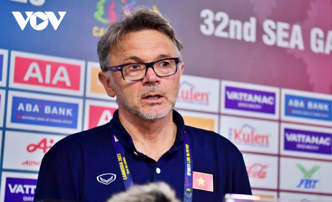 HLV Philippe Troussier đang đau đầu vì hàng công của ĐT Việt Nam.