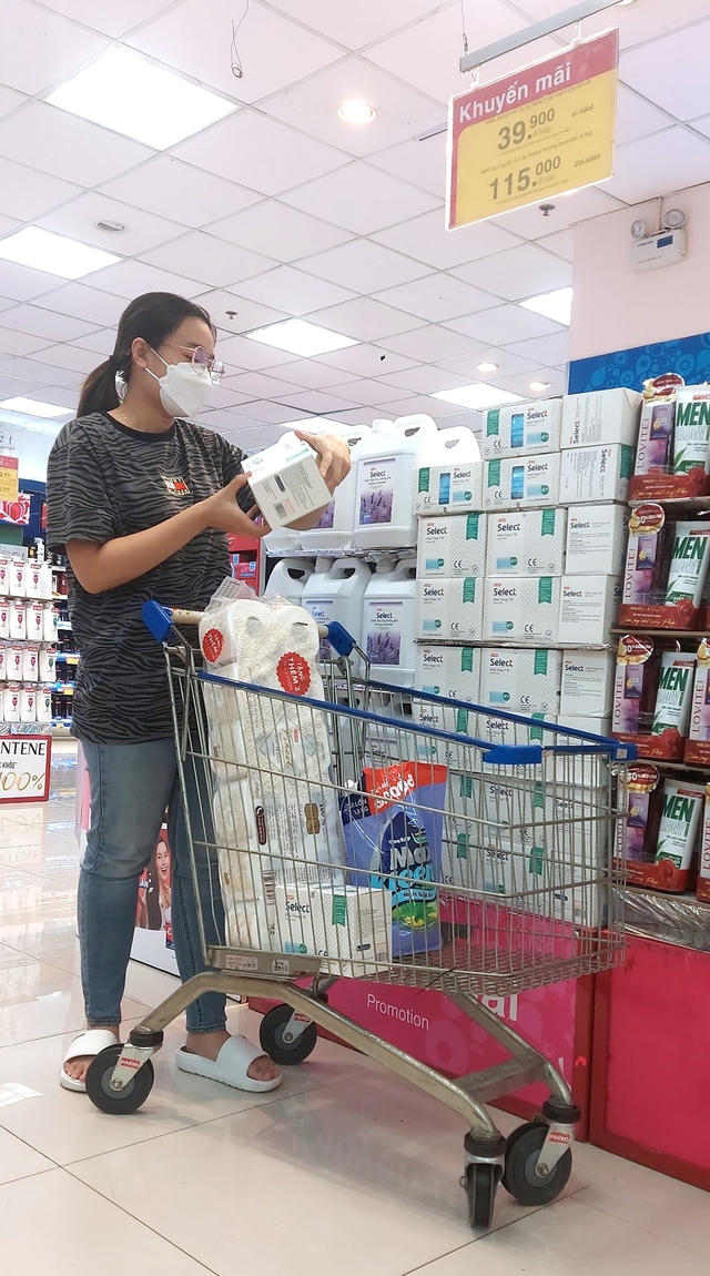 Khách hàng hào hứng hưởng ứng Shopping Season 2023 khi mua sắm tại hệ thống Co.opmart