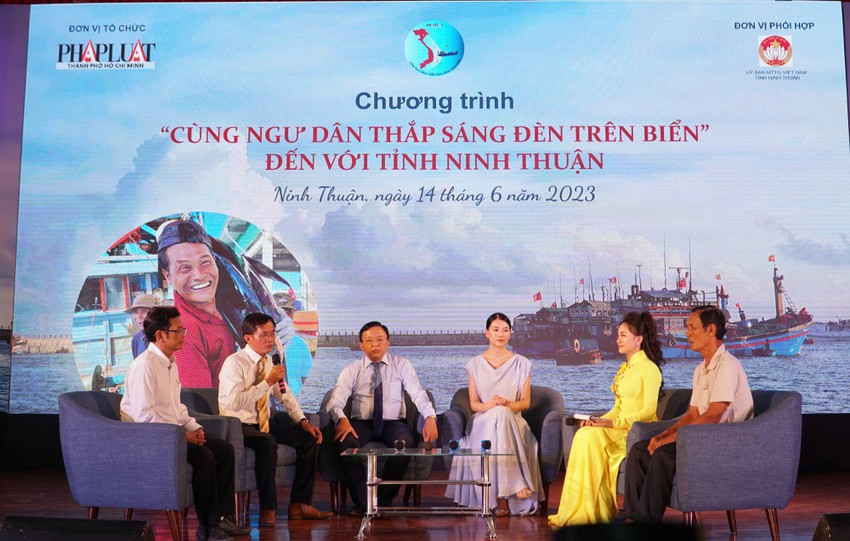 chuong trinh cung ngu dan thap sang den tren bien cua phap luat tphcm den voi ngu dan ninh thuan hinh 2