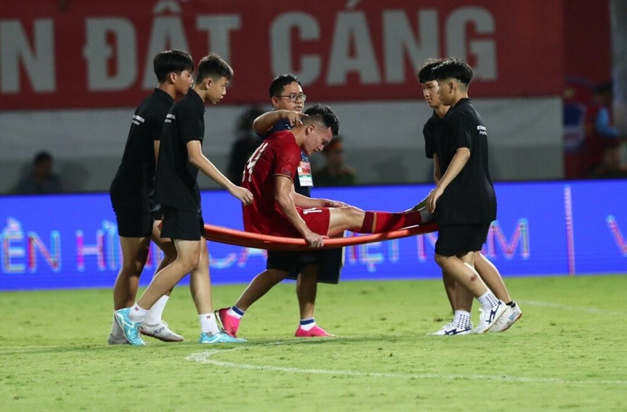 việt nam vs hong kong: ngày ra mắt thành công của hlv troussier