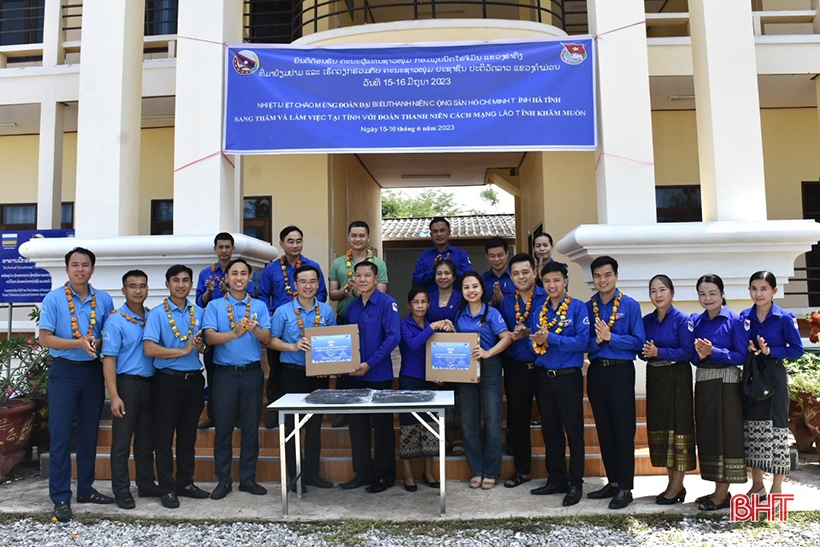 Đoàn tình nguyện Hà Tĩnh tại Khăm Muồn tổ chức nhiều hoạt động thiện nguyện