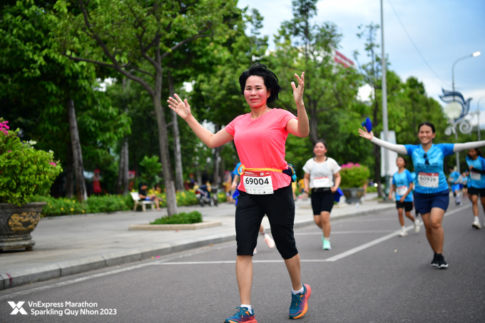 Bà Yến tham gia 10km VM Quy Nhơn, sáng 11/6. Ảnh: VM