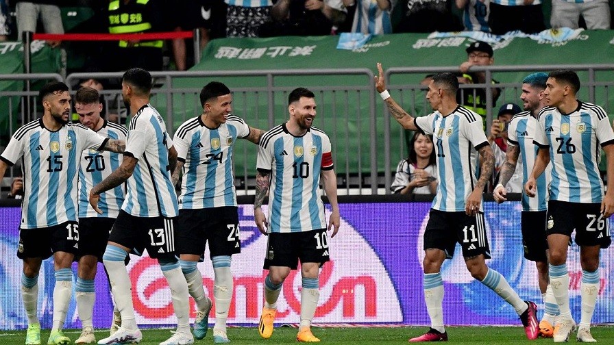 Người hâm mộ và đồng đội nức lòng với bàn thắng nhanh nhất sự nghiệp của Messi