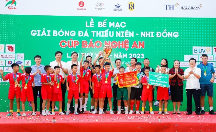 giai bong da thieu nien  nhi dong cup bao nghe an lan thu 25 thanh cong tot dep hinh 3