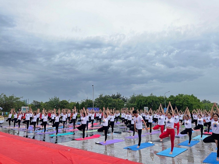 Không khí Ngày Quốc tế Yoga trên khắp Việt Nam