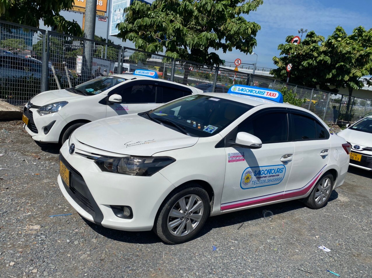 Taxi ở sân bay Tân Sơn Nhất dùng chiêu gì tăng cước gấp 10 lần? - Ảnh 2.