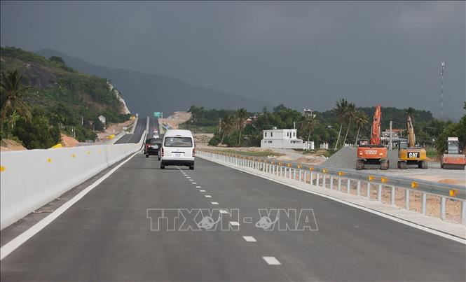 Tuyến đường bộ cao tốc Nha Trang - Cam Lâm dài 49,11 km chính thức khánh thành. Ảnh: Dương Giang/TTXVN