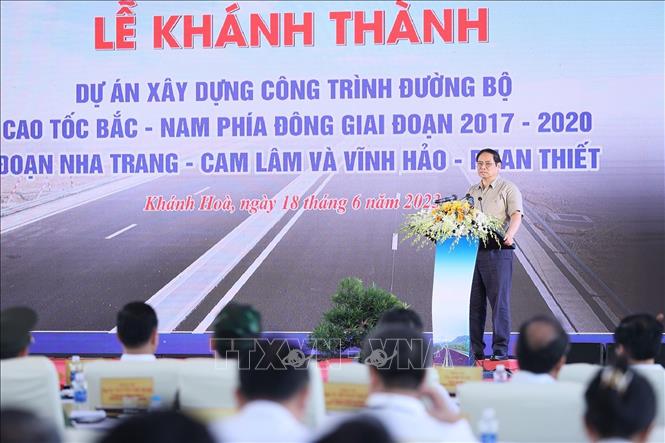 Thủ tướng Phạm Minh Chính phát biểu tại lễ khánh thành 2 tuyến cao tốc Vĩnh Hảo - Phan Thiết và Nha Trang - Cam Lâm. Ảnh: Dương Giang/TTXVN