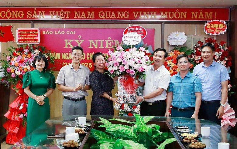 Các cơ quan, đơn vị, địa phương chúc mừng Báo Lào Cai nhân 98 năm Ngày Báo chí cách mạng Việt Nam ảnh 10