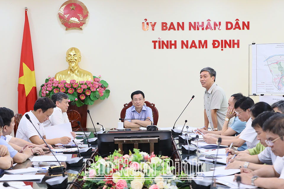 Quang cảnh buổi làm việc.