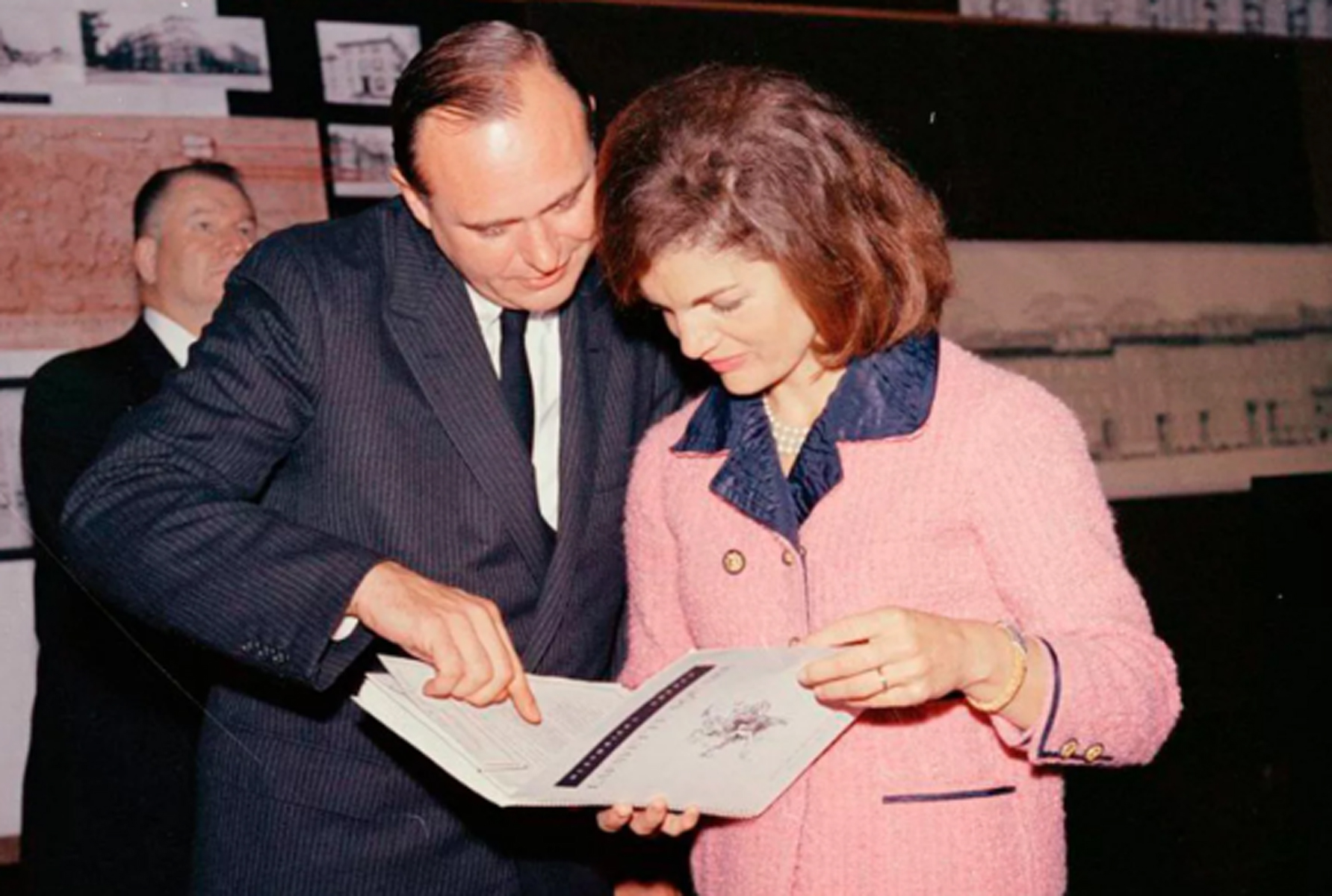 Vì sao Jackie Kennedy lặng lẽ đốt thư và ảnh cá nhân trước khi chết? - Ảnh 2.