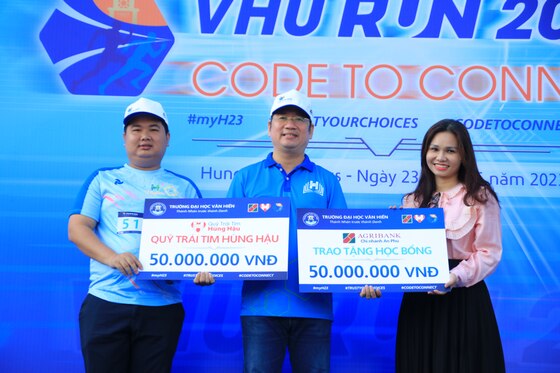 Trường ĐH Văn Hiến tổ chức giải chạy bộ gây quỹ giúp học sinh, sinh viên khó khăn ảnh 2