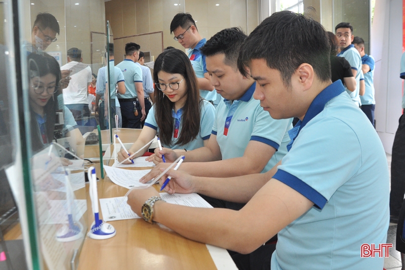 Cán bộ, nhân viên VietinBank Hà Tĩnh hiến tặng 100 đơn vị máu