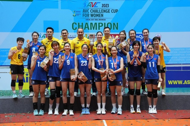 Thắng kịch tính Indonesia, ĐT bóng chuyền nữ Việt Nam vô địch AVC Challenge Cup 2023 ảnh 3