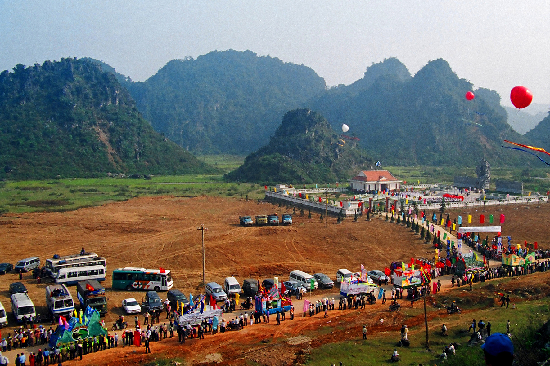 Chùm ảnh: Nao lòng Phong Nha 20 năm trước, ngỡ ngàng đổi thay Phong Nha …hôm nay! - Ảnh 3.