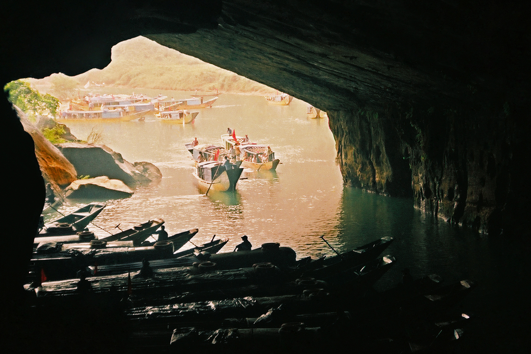 Chùm ảnh: Nao lòng Phong Nha 20 năm trước, ngỡ ngàng đổi thay Phong Nha …hôm nay! - Ảnh 4.