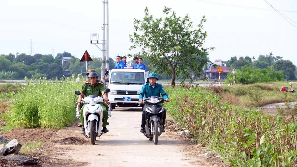 Công an xã Thanh Hà tuyên truyền phòng chống say nắng say nóng cho người dân