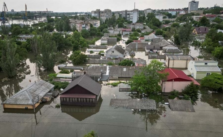 600 km2 vùng Kherson chìm ngập dưới nước sau vỡ đập Kakhovka - 1