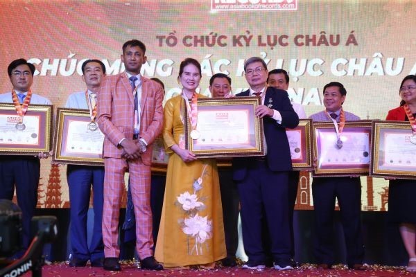 'Sen trong đời sống văn hoá Việt' xác lập kỷ lục châu Á