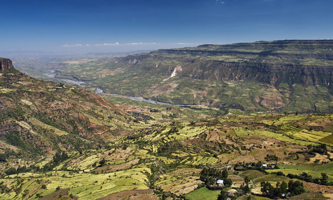 Những cánh đồng ở Thung lũng Tách giãn của Ethiopia. Ảnh: LuCaAr