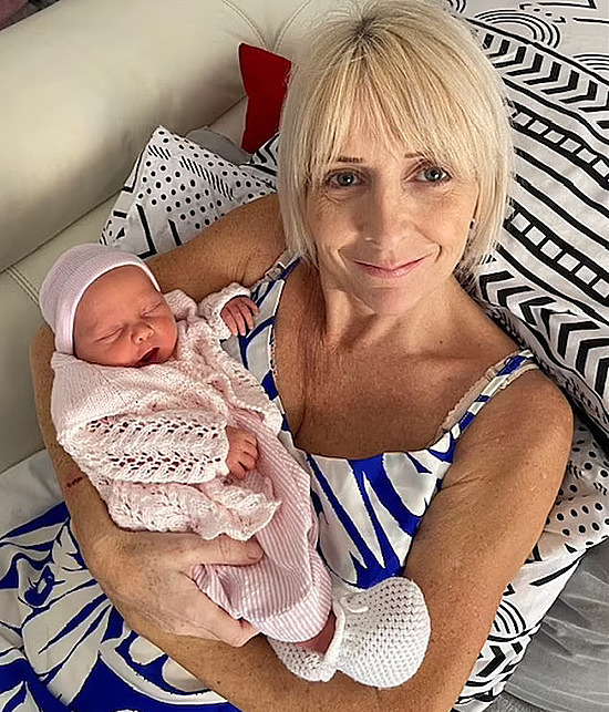 Helen Dalglish và con gái Daisy Grace. Ảnh: Daily Mail