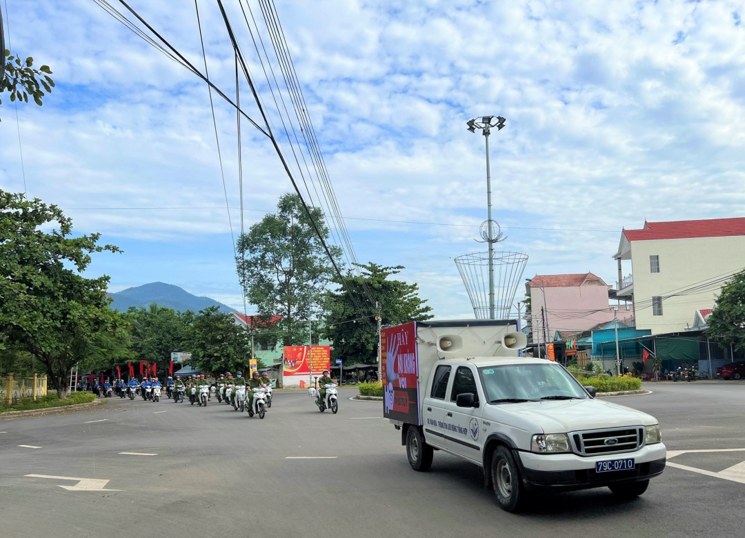 Công an huyện Khánh Vĩnh ra quân phòng, chống ma túy.                                                