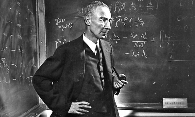 Nhà vật lý lý thuyết Julius Robert Oppenheimer. Ảnh: The Thomas Jefferson Hour