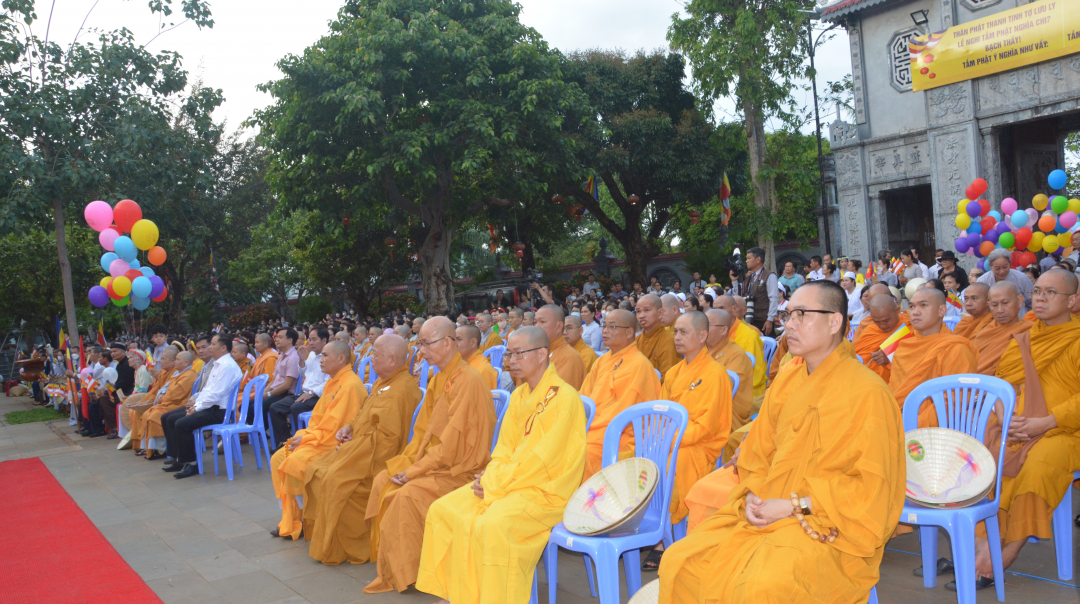 Chư tôn túc hòa thượng, thượng tọa, đại đức dự Đại lễ.