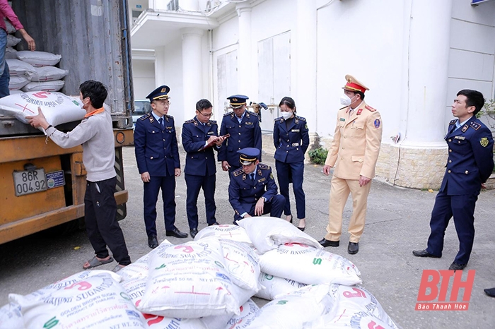 Đấu tranh ngăn chặn, đẩy lùi buôn lậu, gian lận thương mại và hàng giả