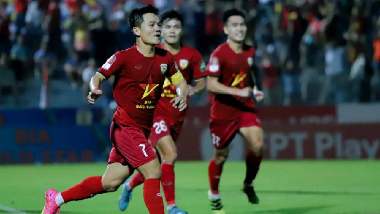 Đội bóng nhà nghèo chơi trội khiến các đại gia v-league phải ngước nhìn