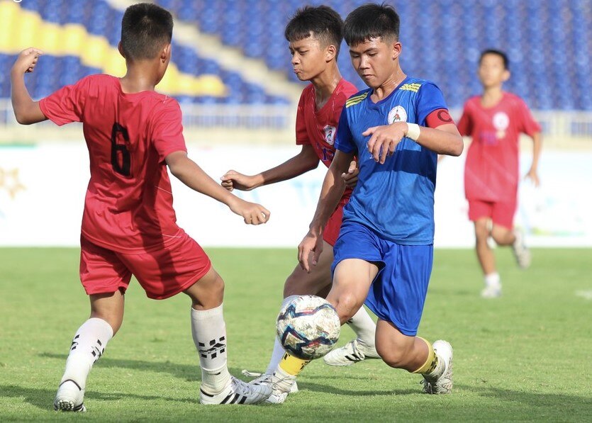 giai bong da thieu nien  nhi dong cup bao nghe an lan thu 25 thanh cong tot dep hinh 2