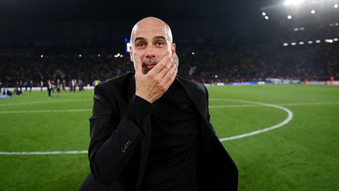 Pep Guardiola không giấu sự xúc động khi cùng Man City vô địch Champions League 2022-2023. Ảnh: Sky