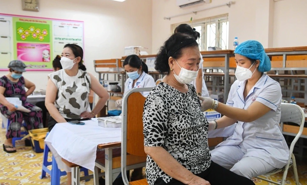 Người dân Hà Nội tiêm vaccine Covid-19. (Ảnh: Mạnh Quân)