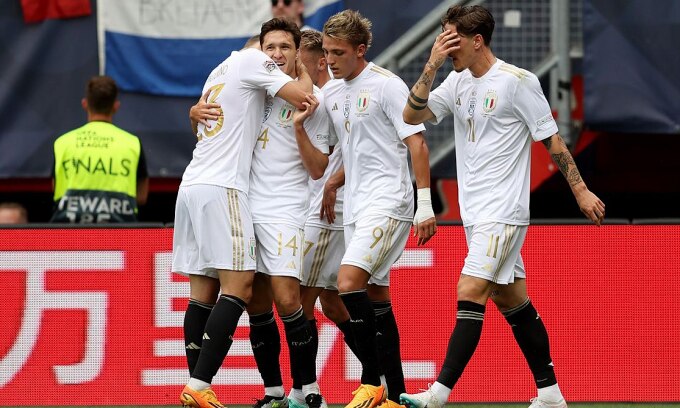 Federico Chiesa vui mừng sau khi nâng tỷ số lên 3-1 cho Italy. Ảnh: AFP