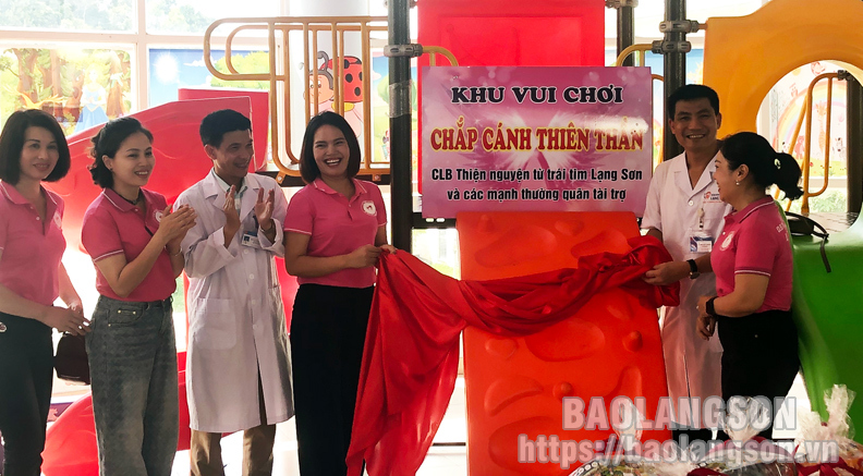 Doc dao Cho phien duoc lieu - gia suc va cac san pham OCOP vung bien gioi hinh anh 1