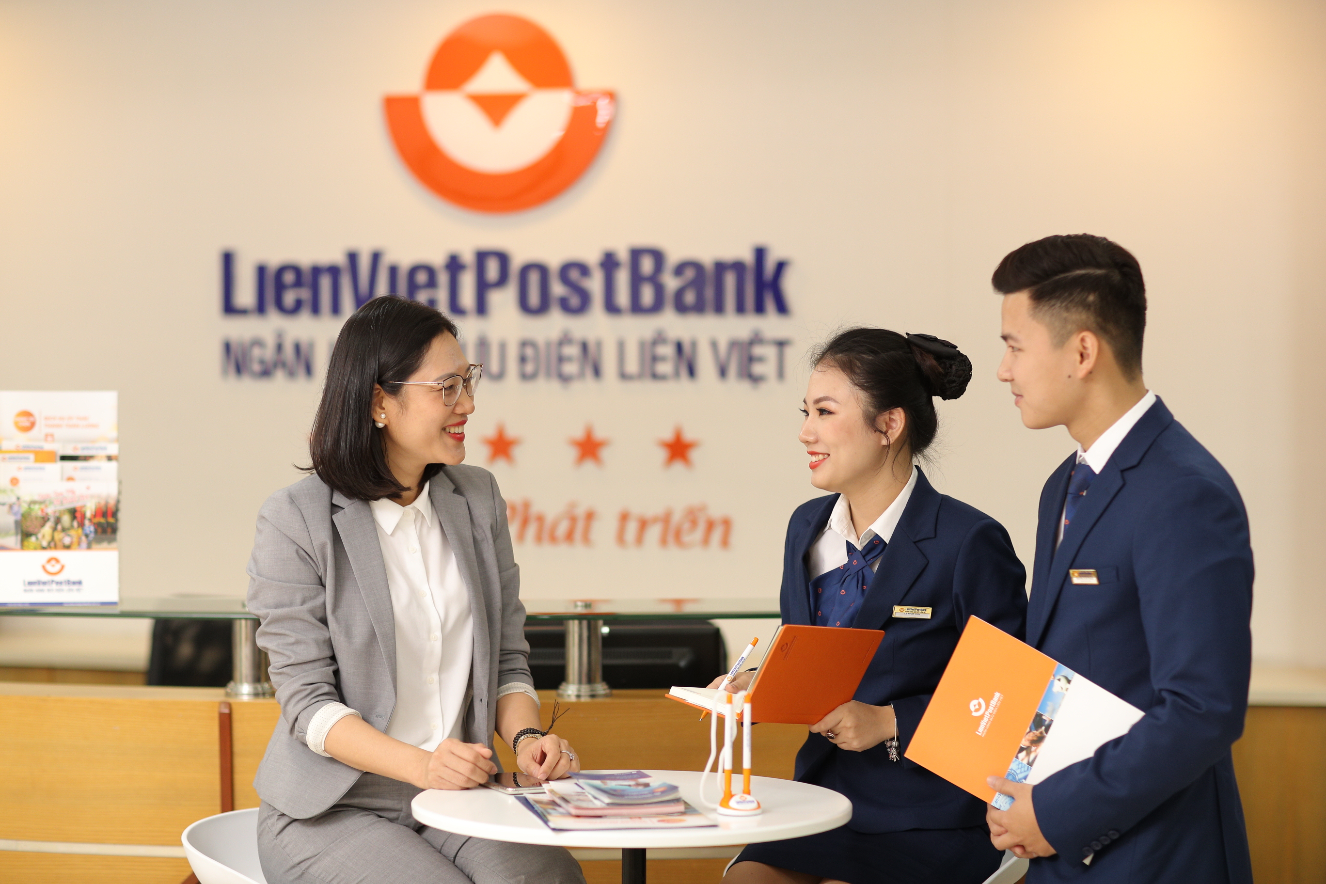 Tài chính - Ngân hàng - LPBank chào bán 32,9 triệu trái phiếu, lãi suất có lô lên tới gần 10%