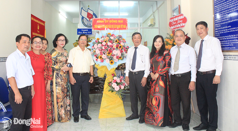 Đồng chí Hồ Thanh Sơn, Phó bí thư thường trực Tỉnh ủy thăm, chúc mừng Hội Nhà báo tỉnh