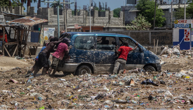 Lũ lụt, lở đất ở Haiti khiến hơn 40 người thiệt mạng, hàng nghìn người phải sơ tán - Ảnh 1.