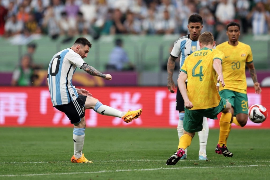 Messi tiếp tục tỏa sáng giúp Argentina đánh bại Úc. Ảnh: GETTY