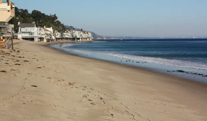 Bãi biển Escondido. Xung quanh là biệt thự ven biển của giới nhà giàu Mỹ. Ảnh: California beaches