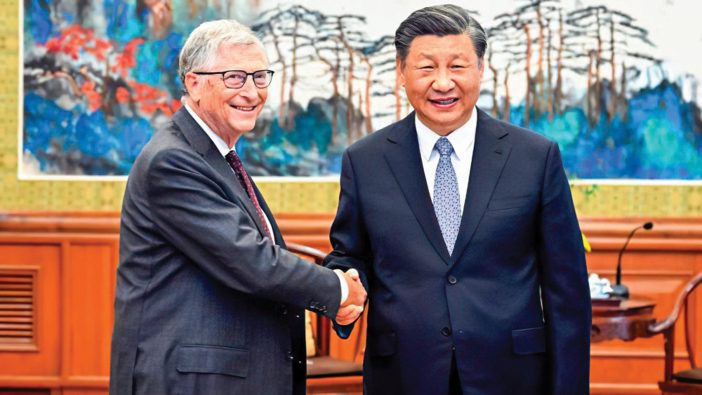 Chủ tịch Tập Cận Bình (phải) tiếp tỉ phú Bill Gates hôm 16-6. Ảnh: Xinhua