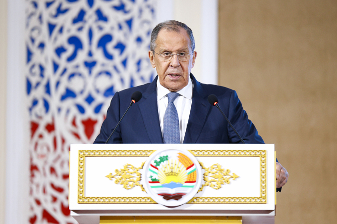 Ngoại trưởng Nga Sergey Lavrov thăm Đại học Slavonic Nga-Tajik ở Dushanbe, Tajikistan ngày 6/6. Ảnh: AFP