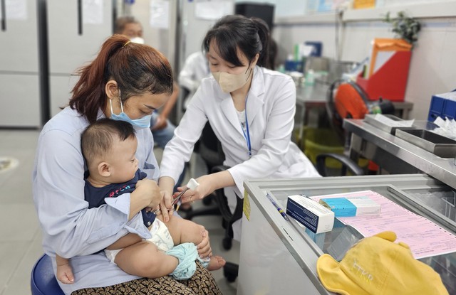 Cần tuân thủ nghiêm ngặt các biện pháp phòng bệnh cho trẻ trước tình trạng bệnh tay chân miệng tăng nhanh.