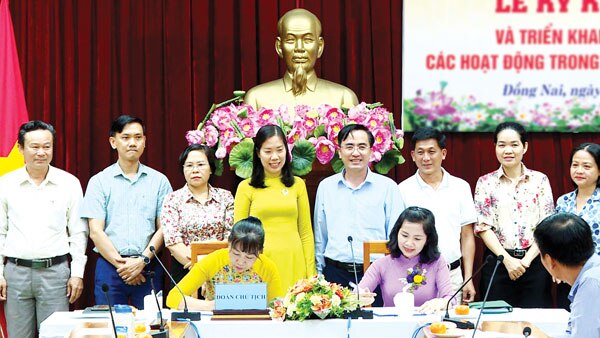 Lễ ký kết thi đua và triển khai kế hoạch tổ chức các hoạt động năm 2023 trong Cụm thi đua số 3 thuộc Công đoàn Viên chức tỉnh