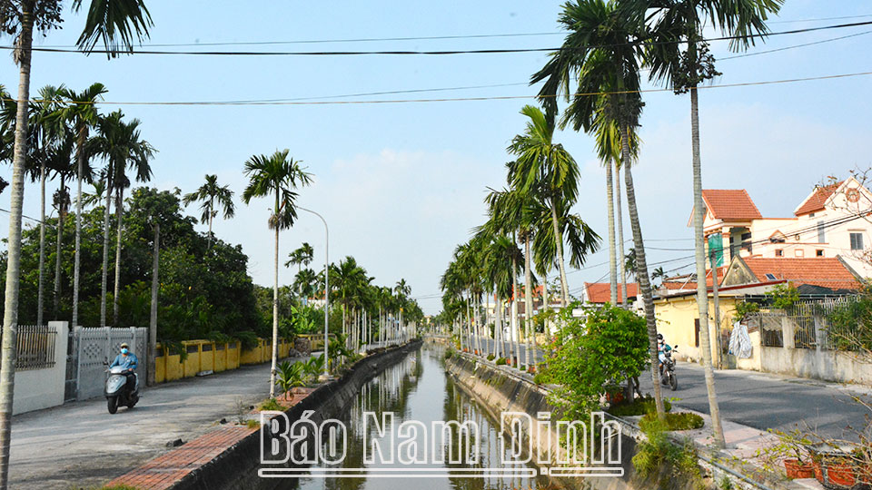 Kinh tế nông nghiệp phát triển hiệu quả đã tạo nguồn lực để các địa phương xây dựng thành công nông thôn mới nâng cao, kiểu mẫu (Trong ảnh: Nông thôn mới xã Hải Bắc, huyện Hải Hậu).