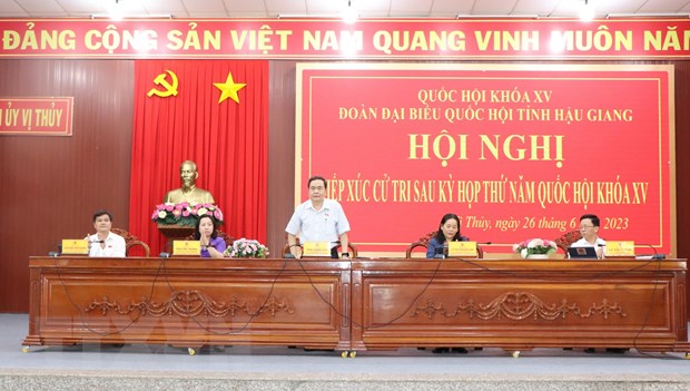 Đoàn đại biểu Quốc hội tỉnh Hậu Giang tại buổi tiếp xúc cử tri huyện Vị Thủy. Ảnh: Duy Khương/TTXVN