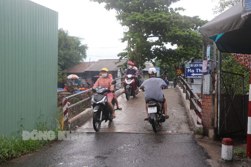 Cầu Miễu Cái Đôi có hiện trạng nhỏ hẹp, lưu lượng phương tiện qua lại mỗi ngày rất nhiều.