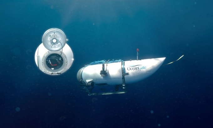 Khoang chở người của tàu lặn Deepsea Challenger (trái) và tàu lặn Titan (phải). Ảnh: Popular Mechanics