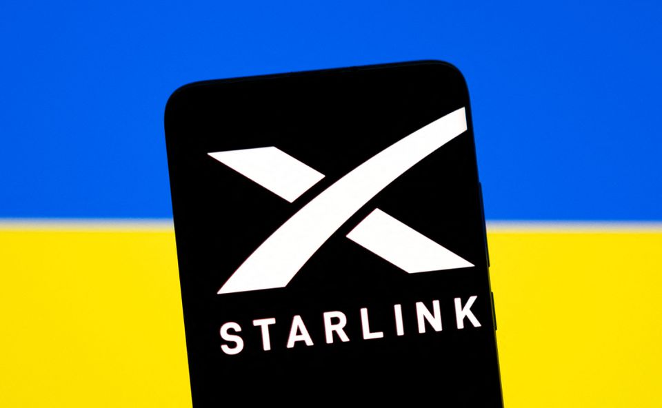 starlink duoc lau nam goc chon cung cap dich vu ve tinh cho ukraine hinh 1