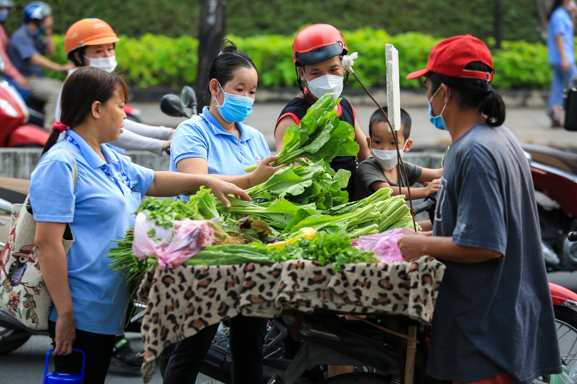 TP.HCM kêu gọi các doanh nghiệp tham gia tuyển dụng lao động bị mất việc làm - Ảnh 1.